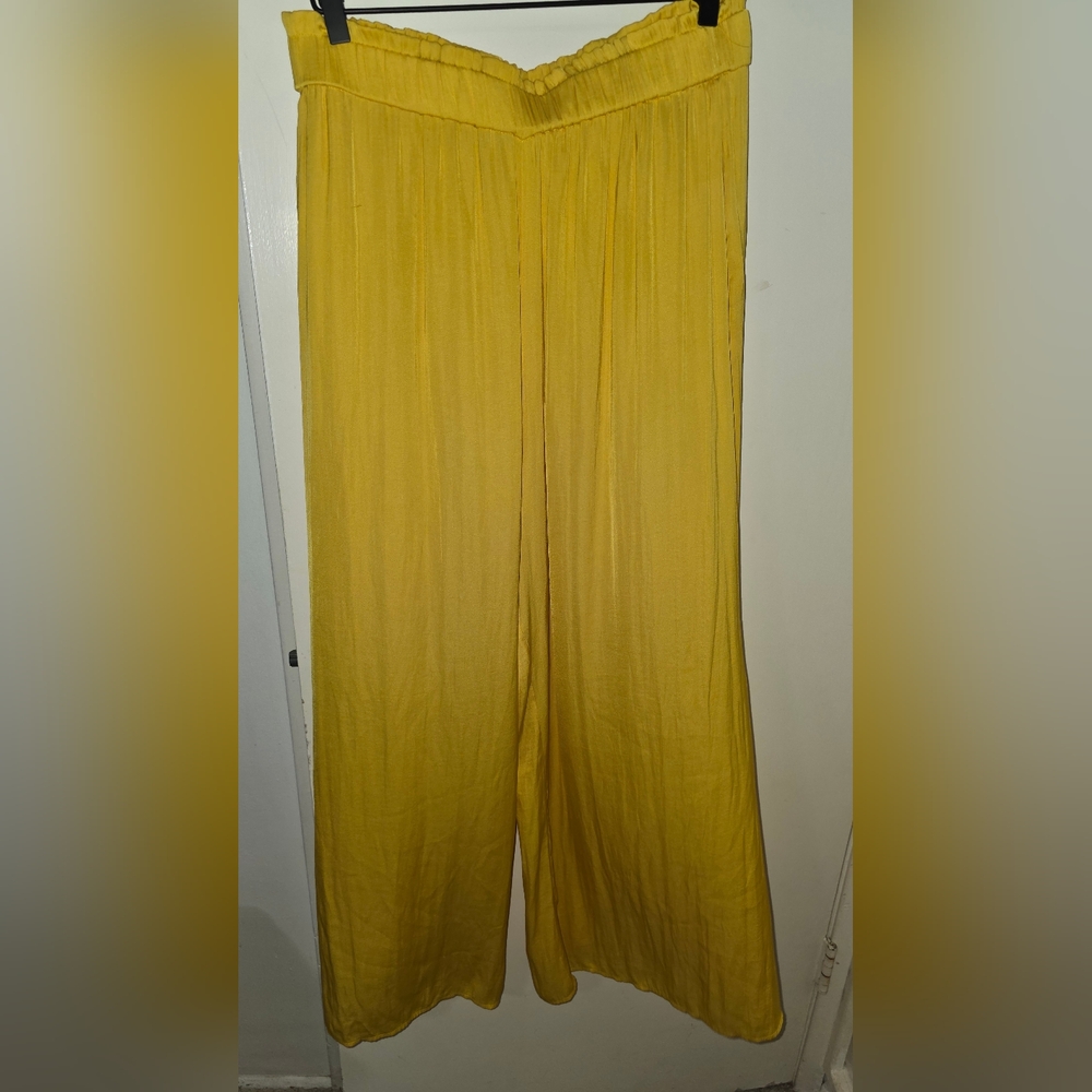 Zara Wide-Leg Pleated Pants in Mustard